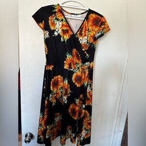 Haute Edition Sunflower Print Wrap Dress – Black Floral – Short Sleeve